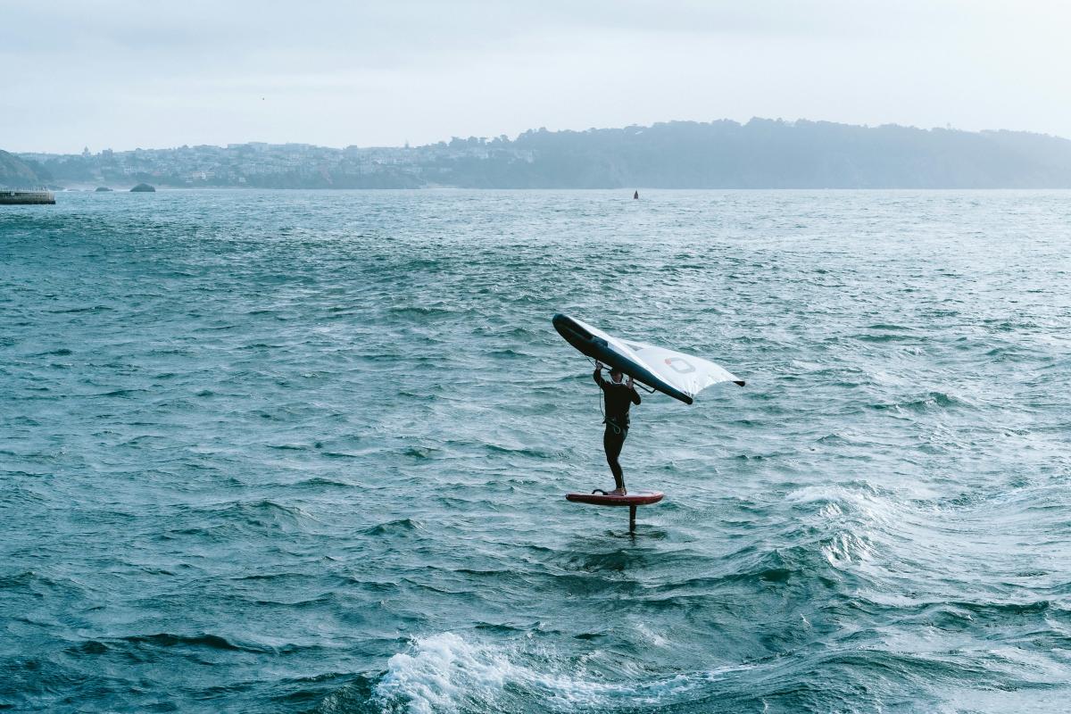 Sports nautiques extrêmes en Bretagne : kitesurf, wingfoil et hydrofoil