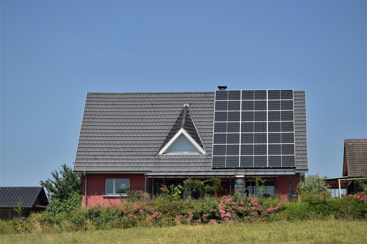 Installer des panneaux solaires en Bretagne : est-ce une option rentable ?